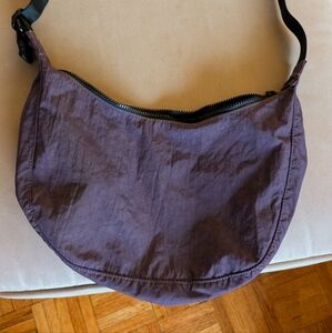 Baggu Medium Crescent Dyed Raisin